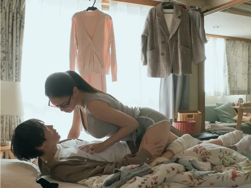 được chị cạnh bên nhà "an ủi" khi em ghệ đi ngoại tình